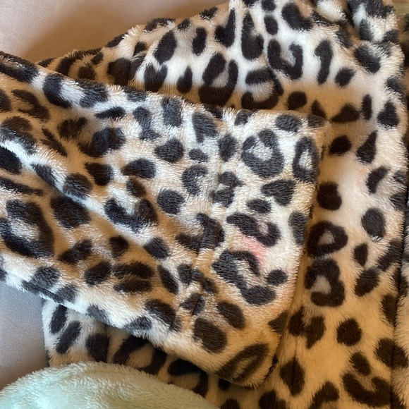 Car & Jack size XS 4-5 robe with hood and sleep romper with hood. Extremely soft - Picture 3 of 10